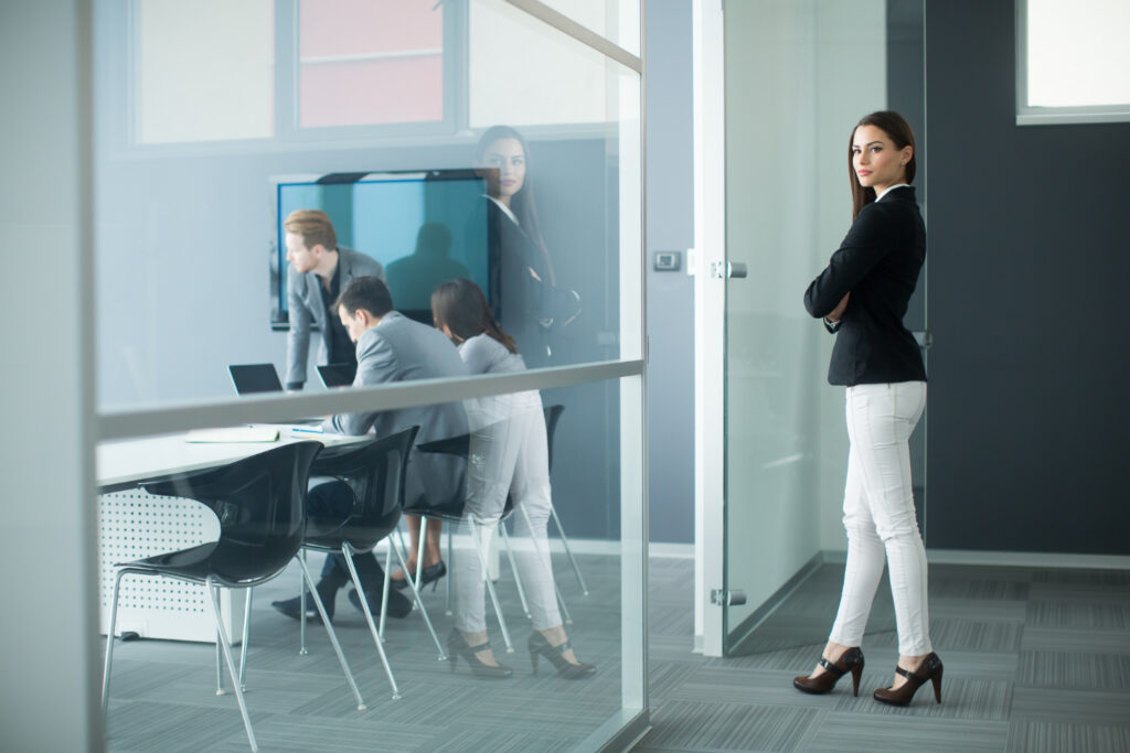 Top Things to Consider Before Booking a Meeting Room in Dubai