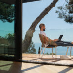 The Rise of Remote Jobs in Dubai: Why Digital Nomads Are Choosing the UAE